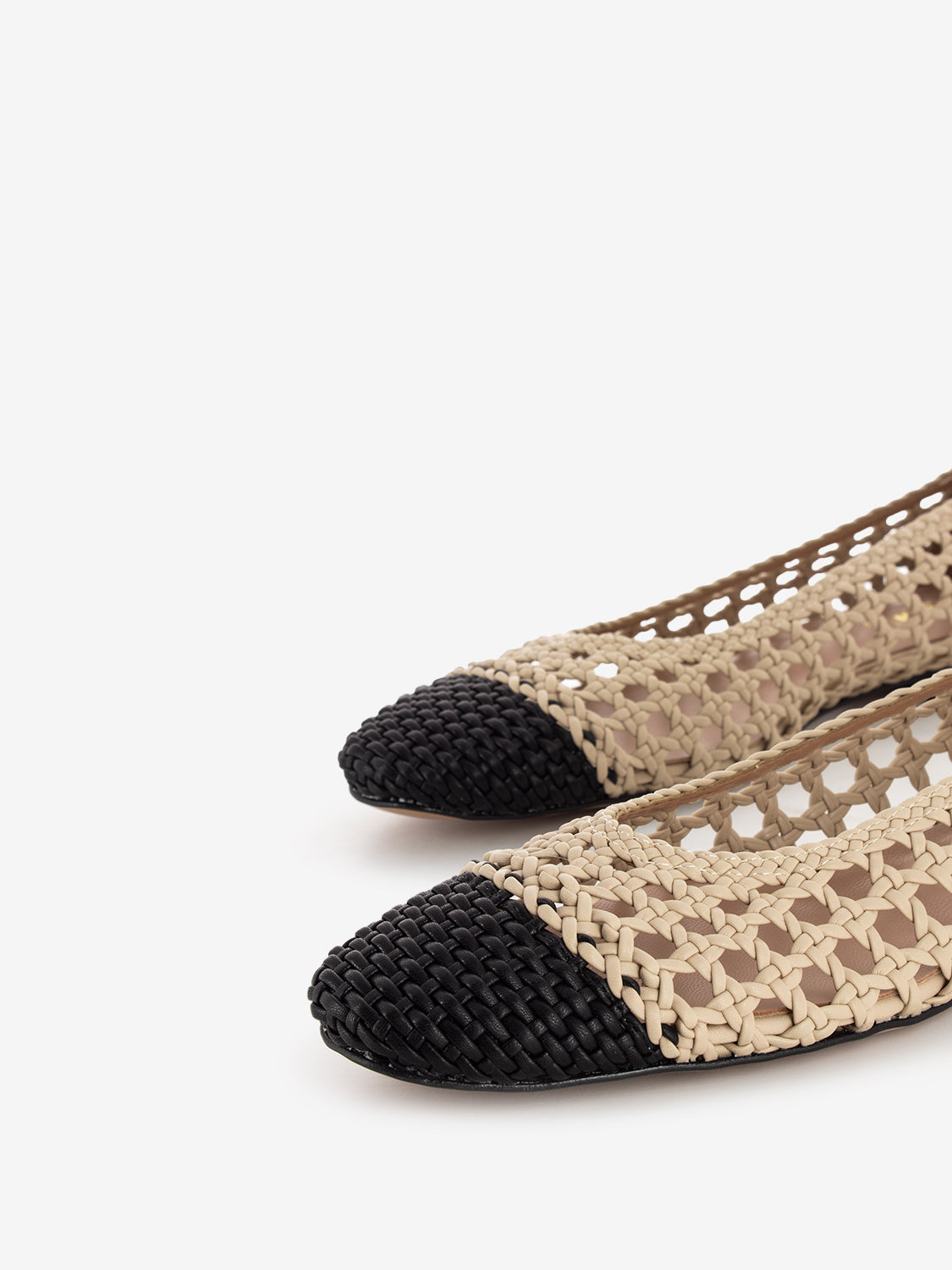 Beige/black braided ballerinas