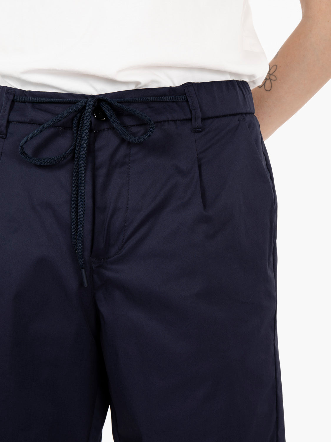 Bermuda shorts with blue drawstring