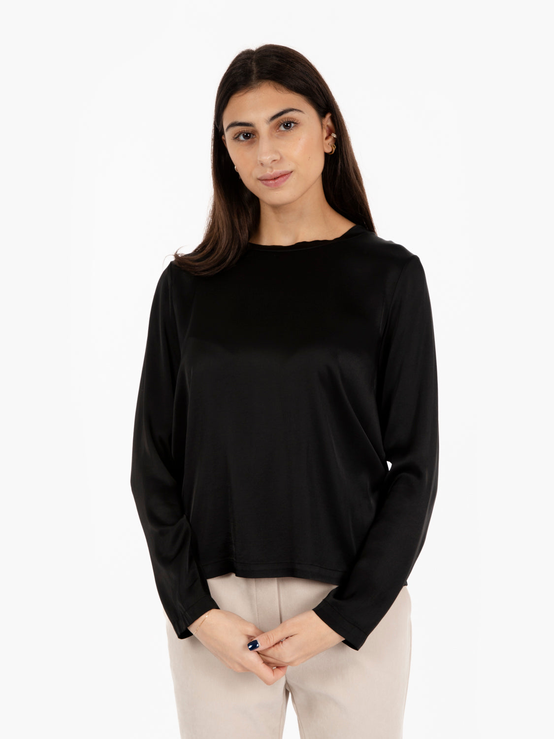 Blusa morbida in raso nero