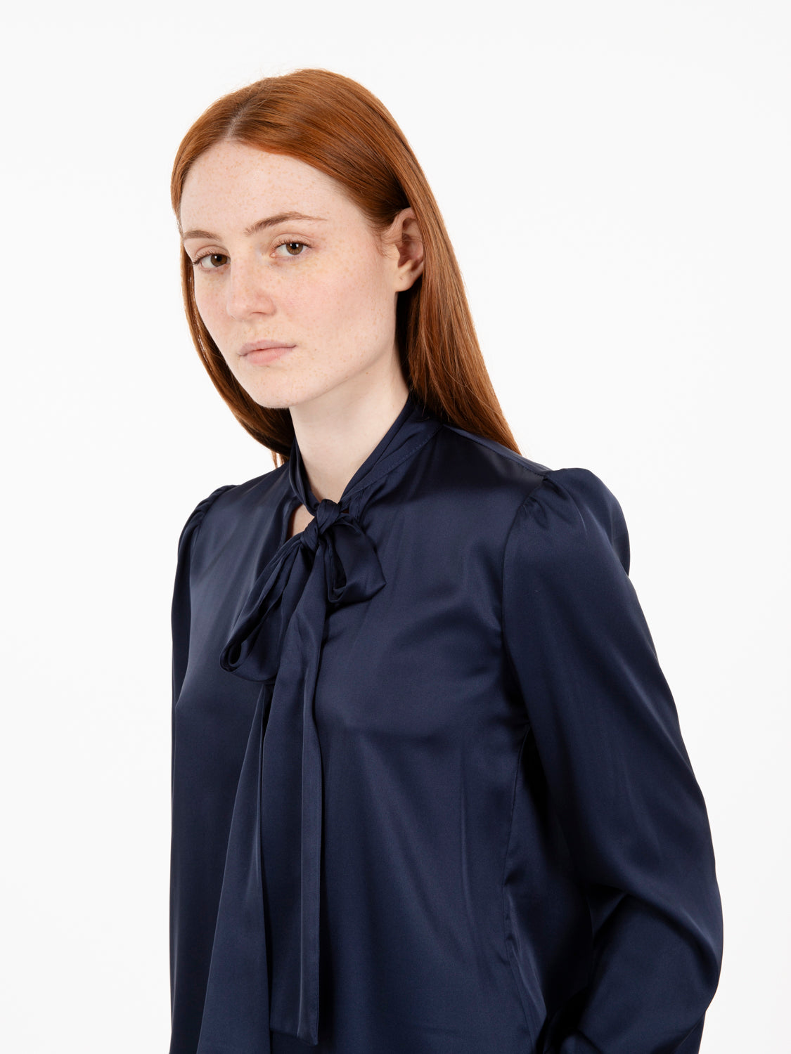 Camicia con fiocco blu