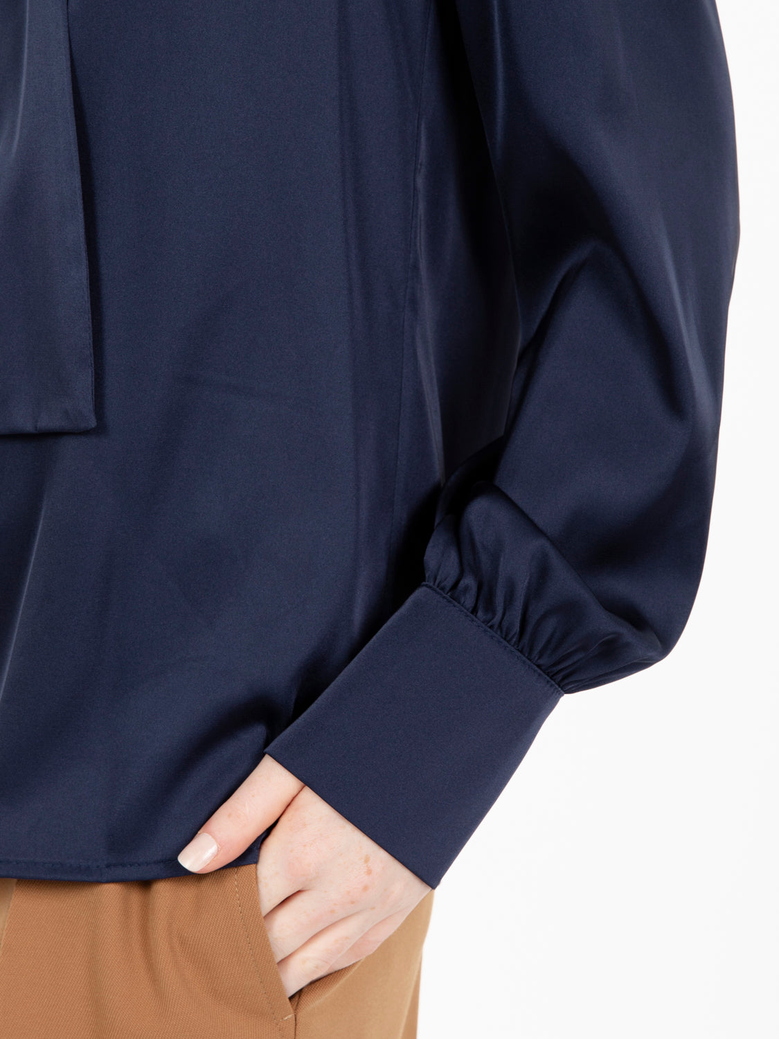 Camicia con fiocco blu