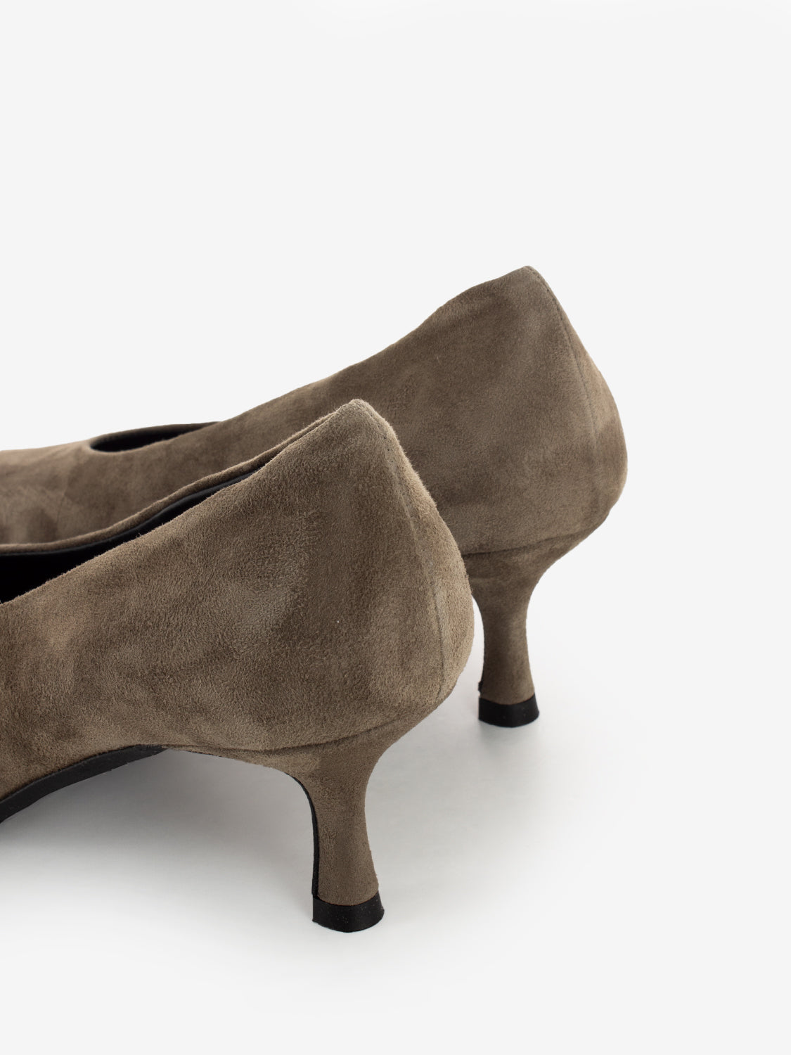 Décolleté in camoscio marrone