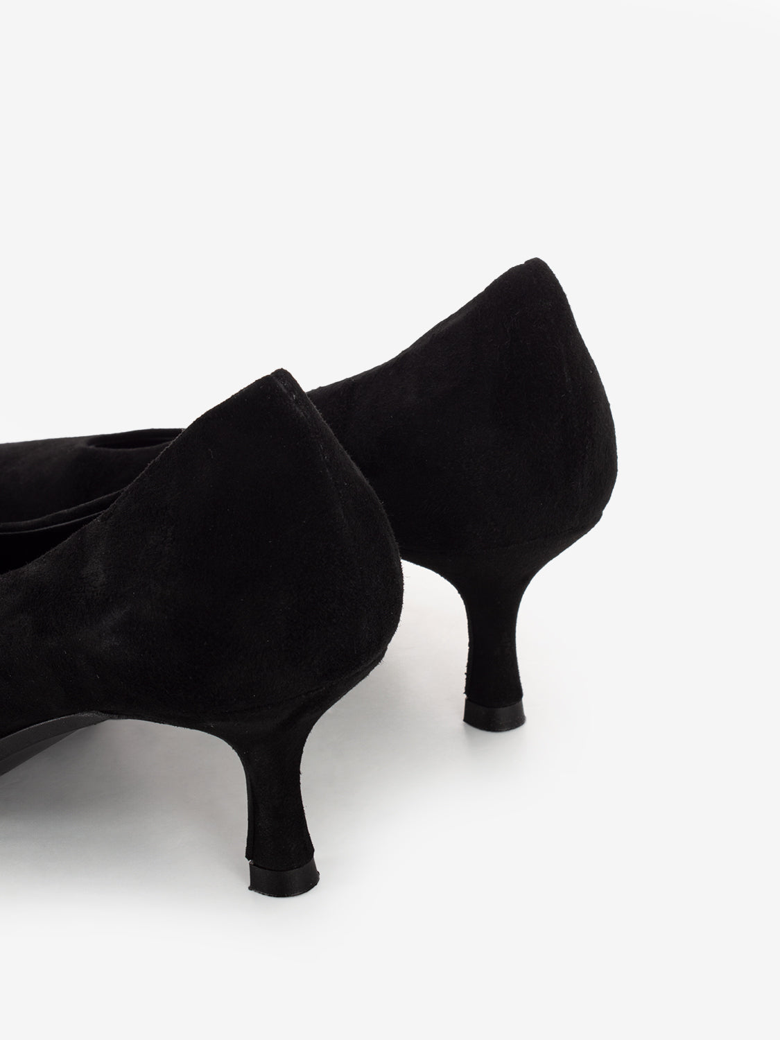 Décolleté in camoscio nero