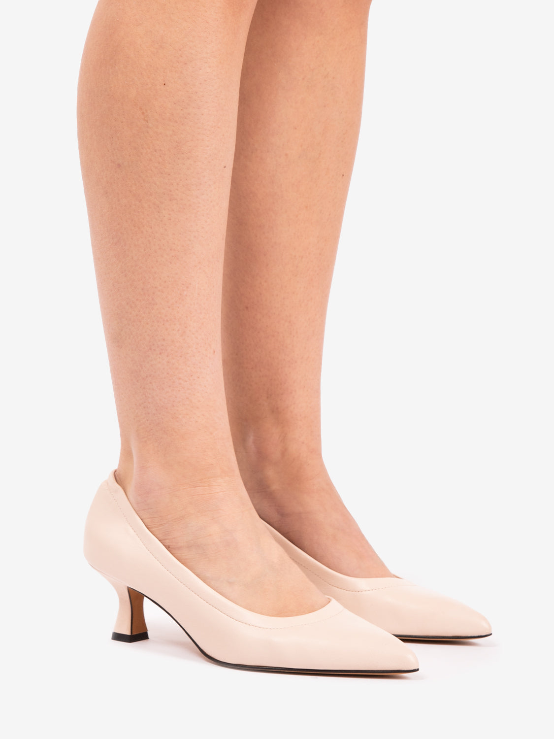 Nude leather décolleté