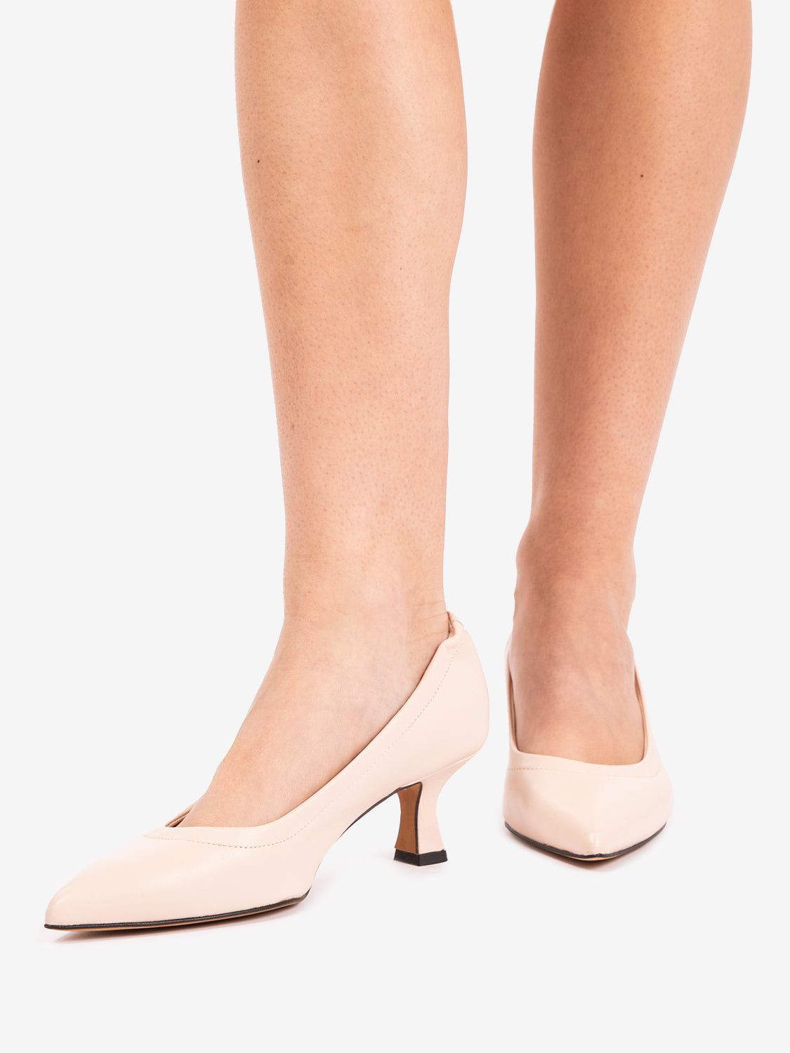 Nude leather décolleté