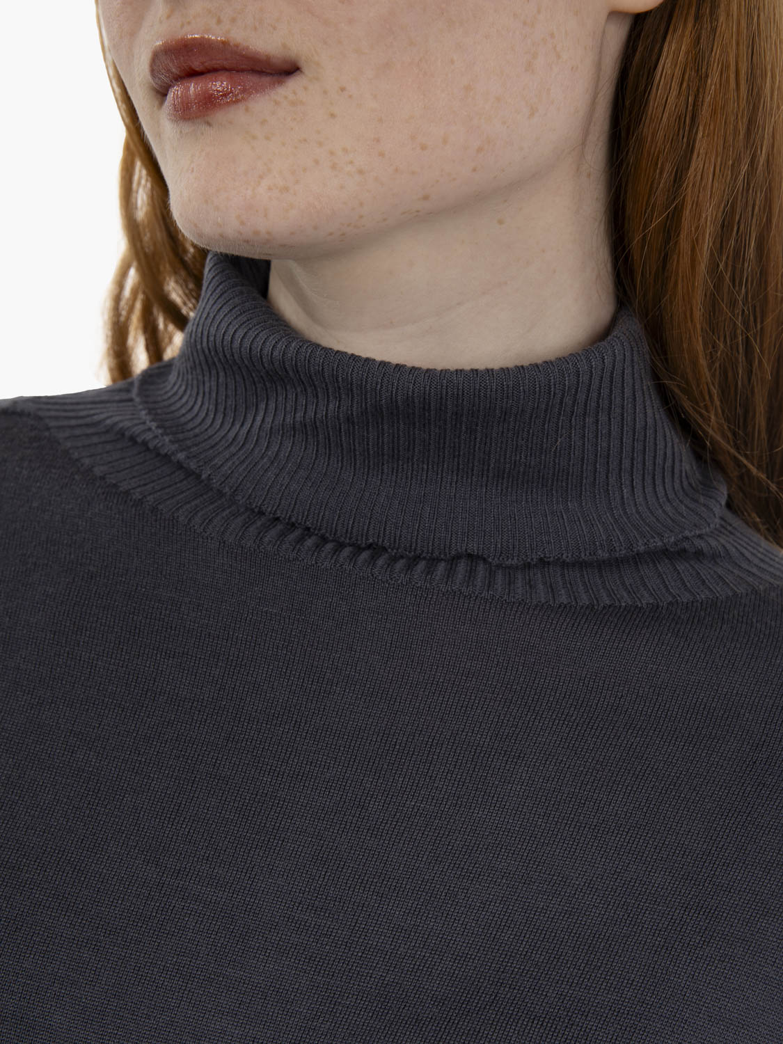 Medium grey box wool turtleneck