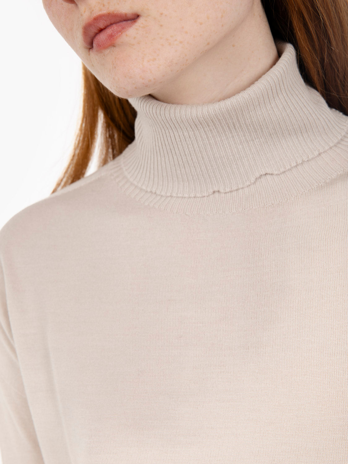 Stucco box wool turtleneck