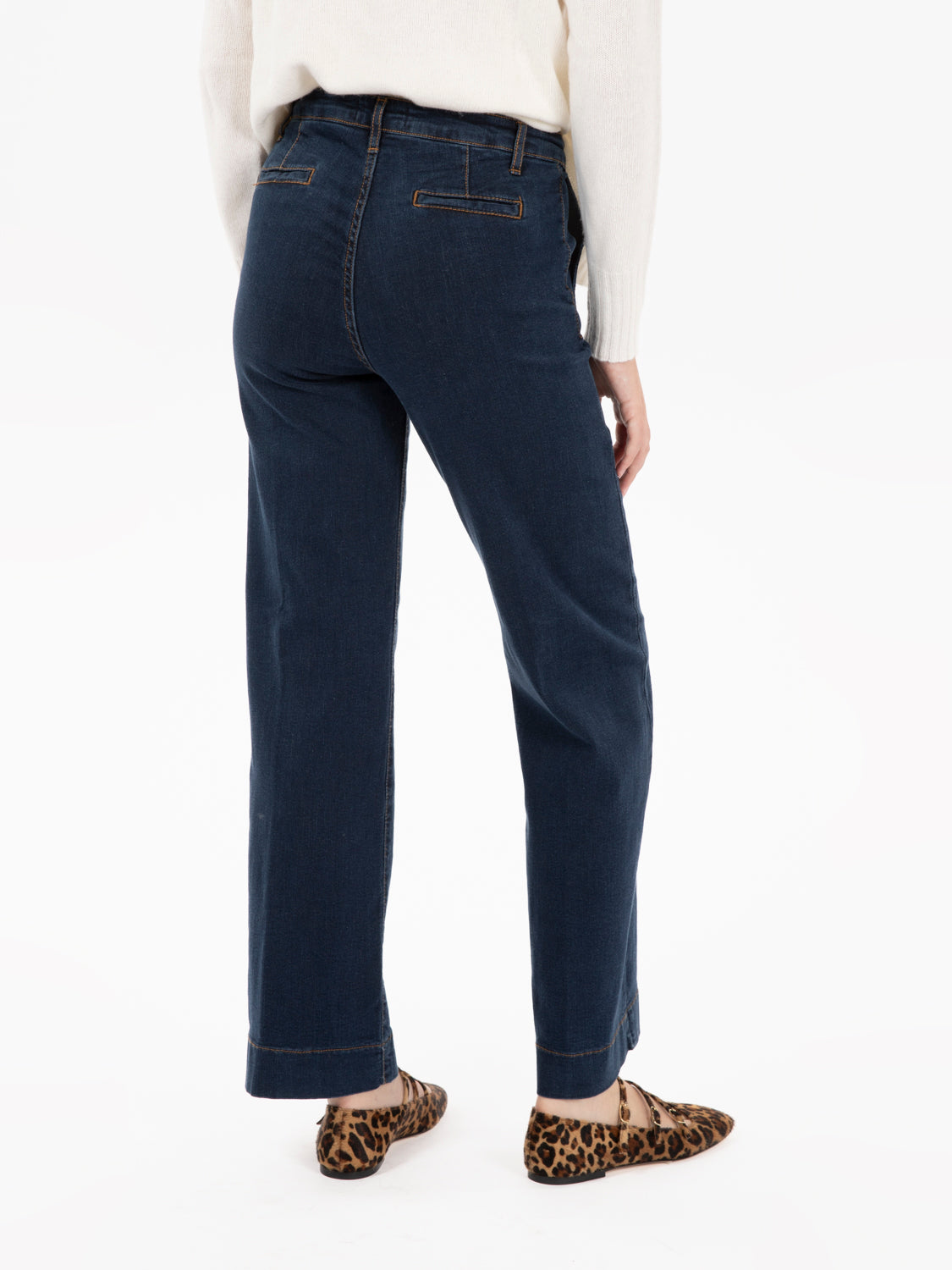 Jeans dritto con piega frontale