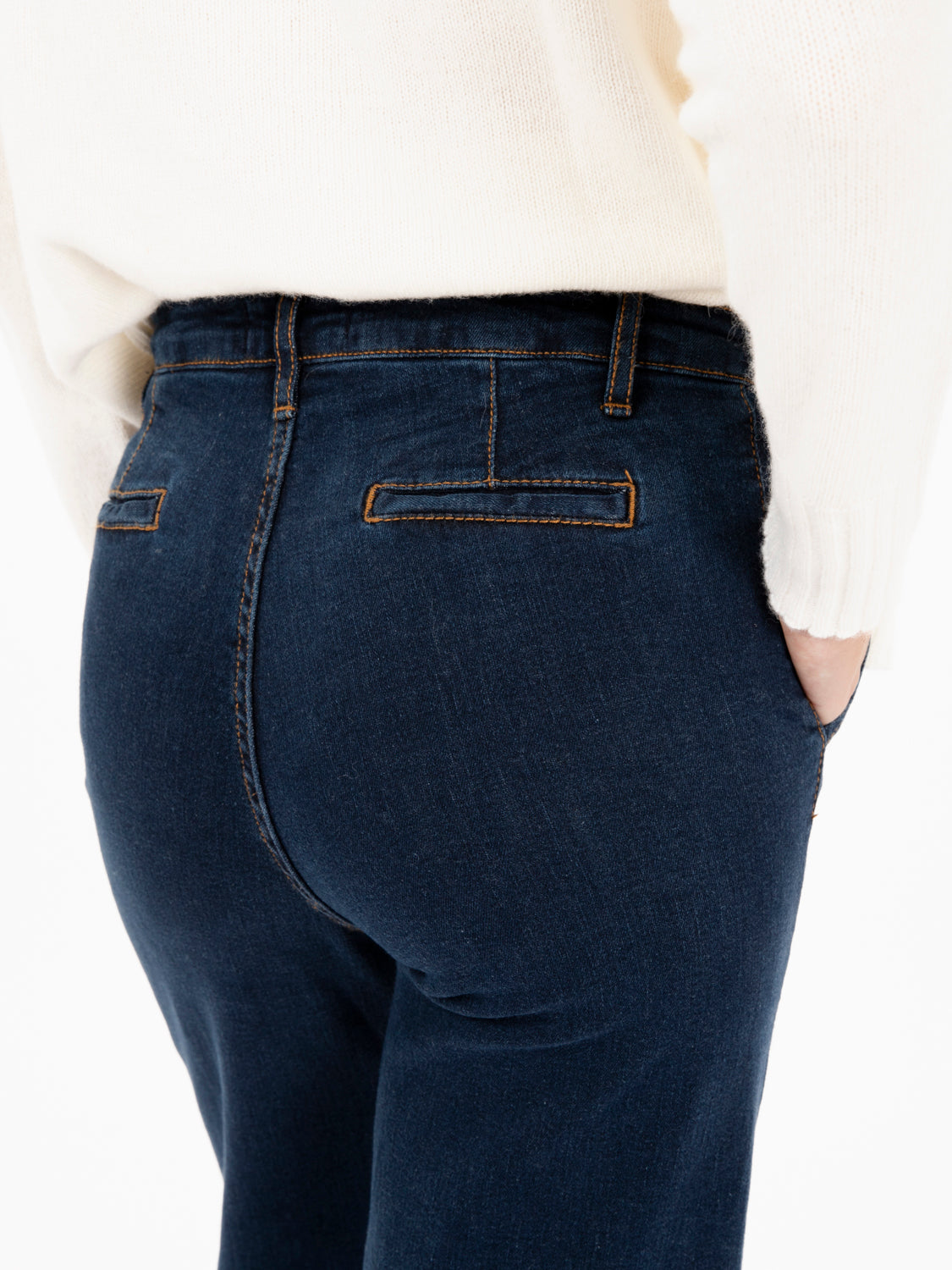 Jeans dritto con piega frontale