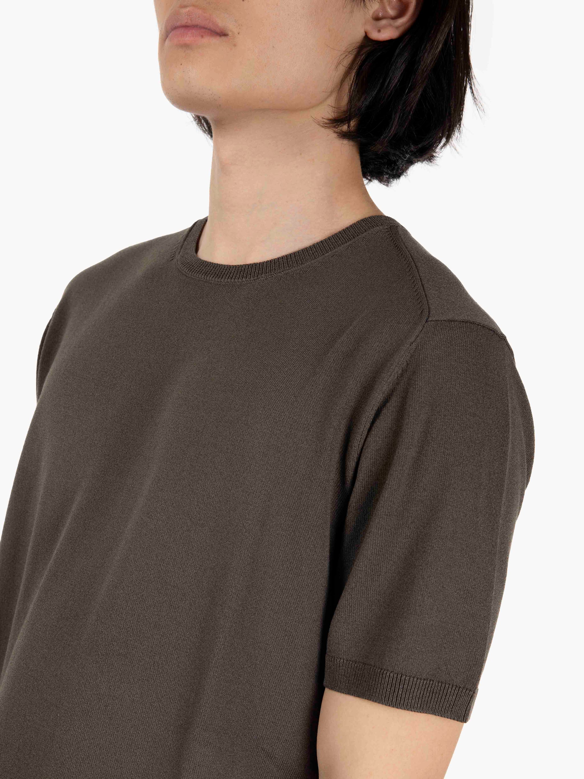 Maglia a girocollo con maniche corte sottobosco