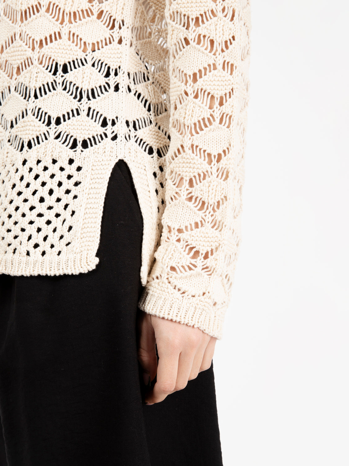 Maglia crochet girocollo stucco