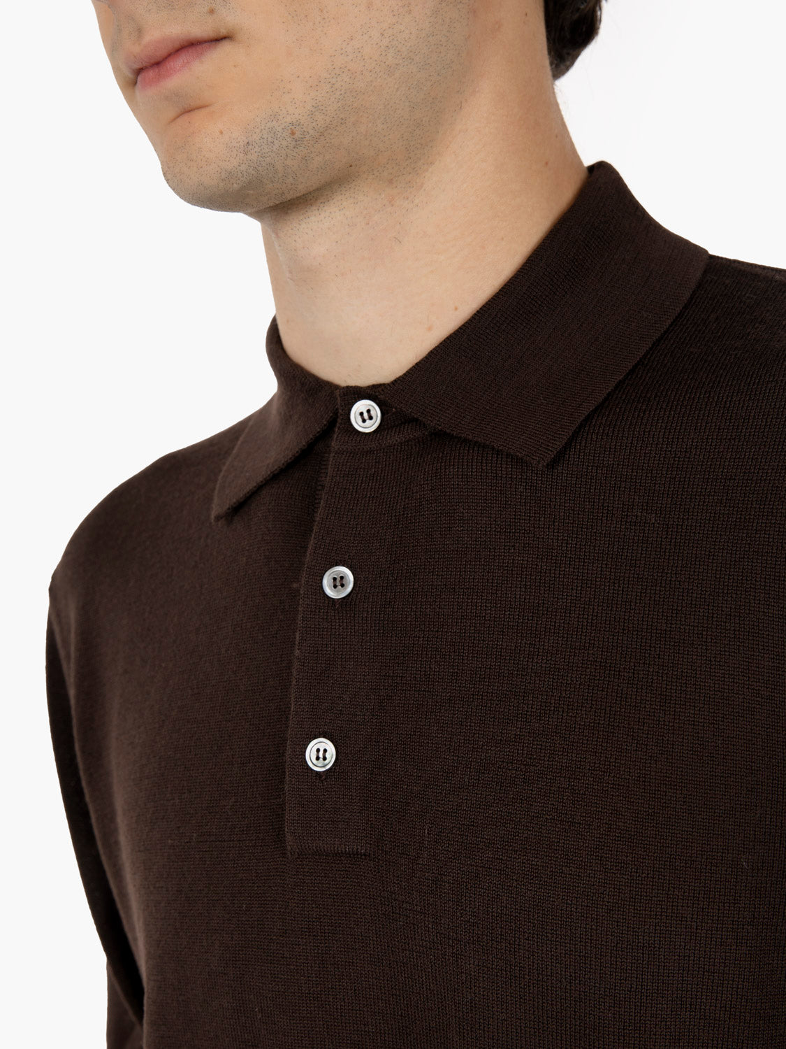 Maglia in lana con colletto moro