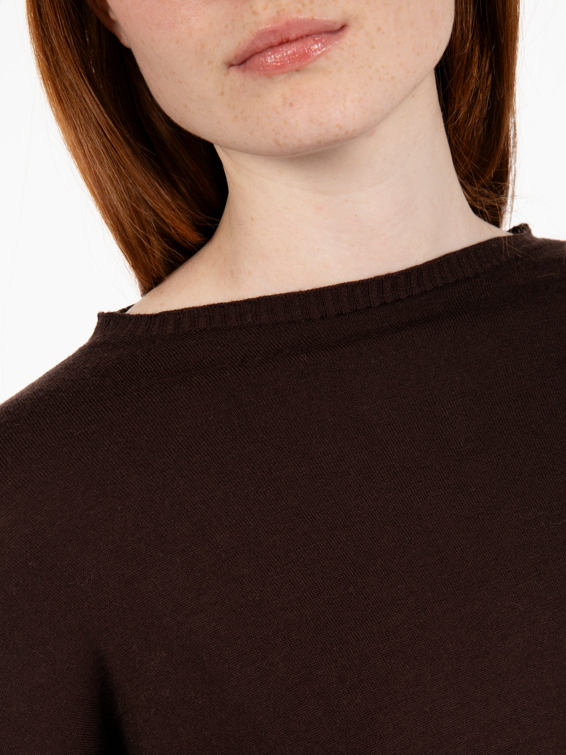 Lightweight crew neck sweater in dark brown wool