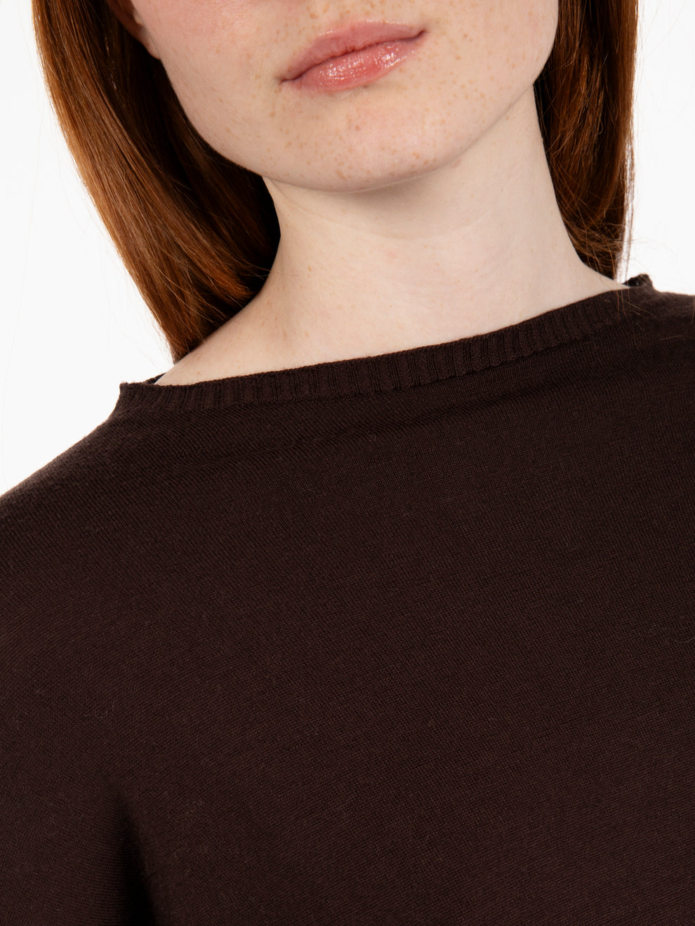 Lightweight crew neck sweater in dark brown wool