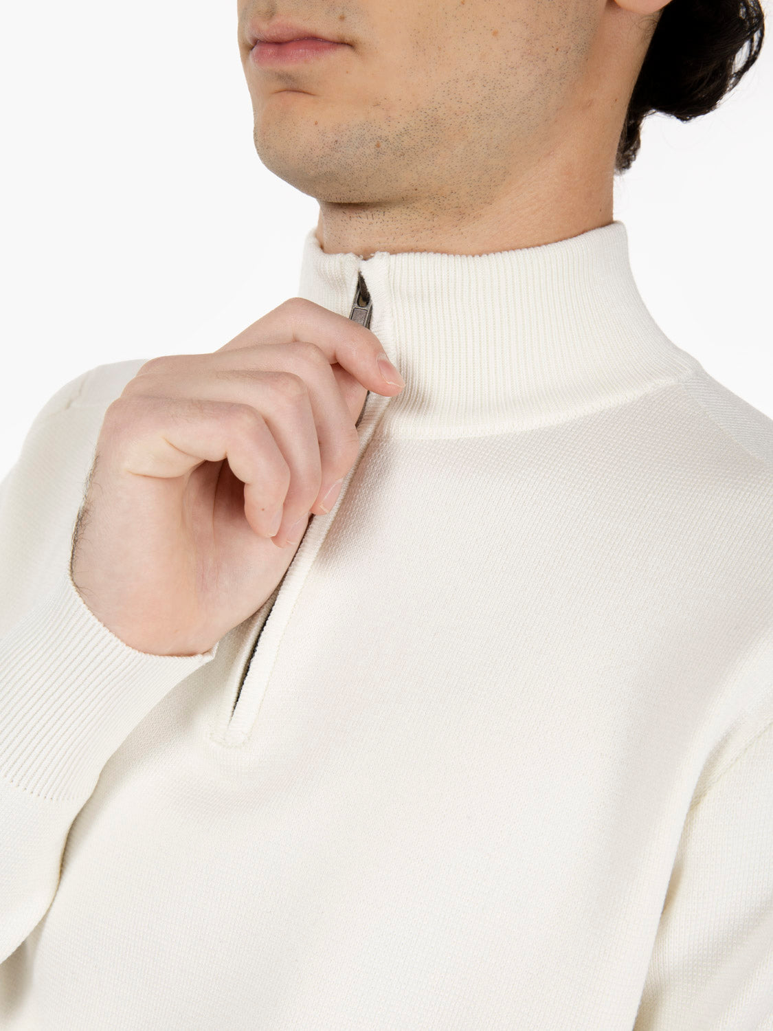 Maglia lupetto con mezza zip ecrù