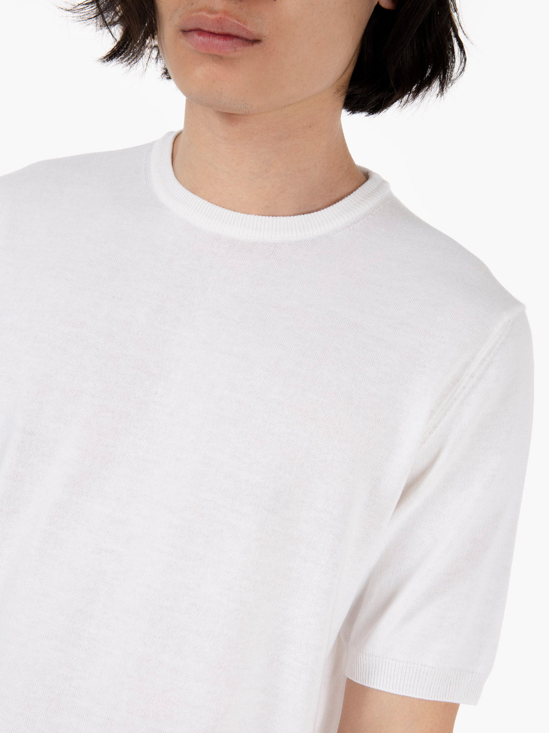 White cotton crew neck short sleeve shirt