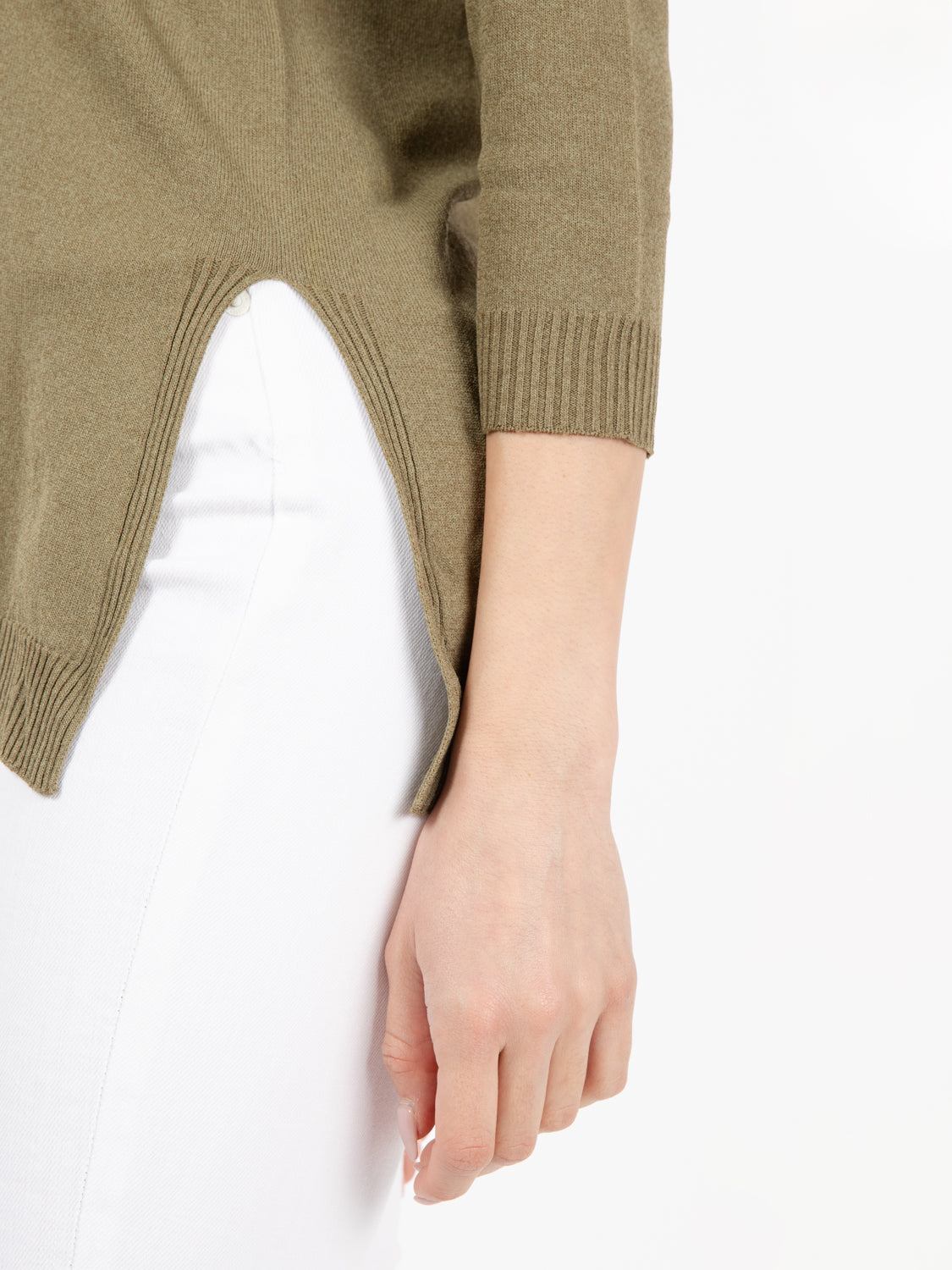 Maglia scollo a "V" verde militare