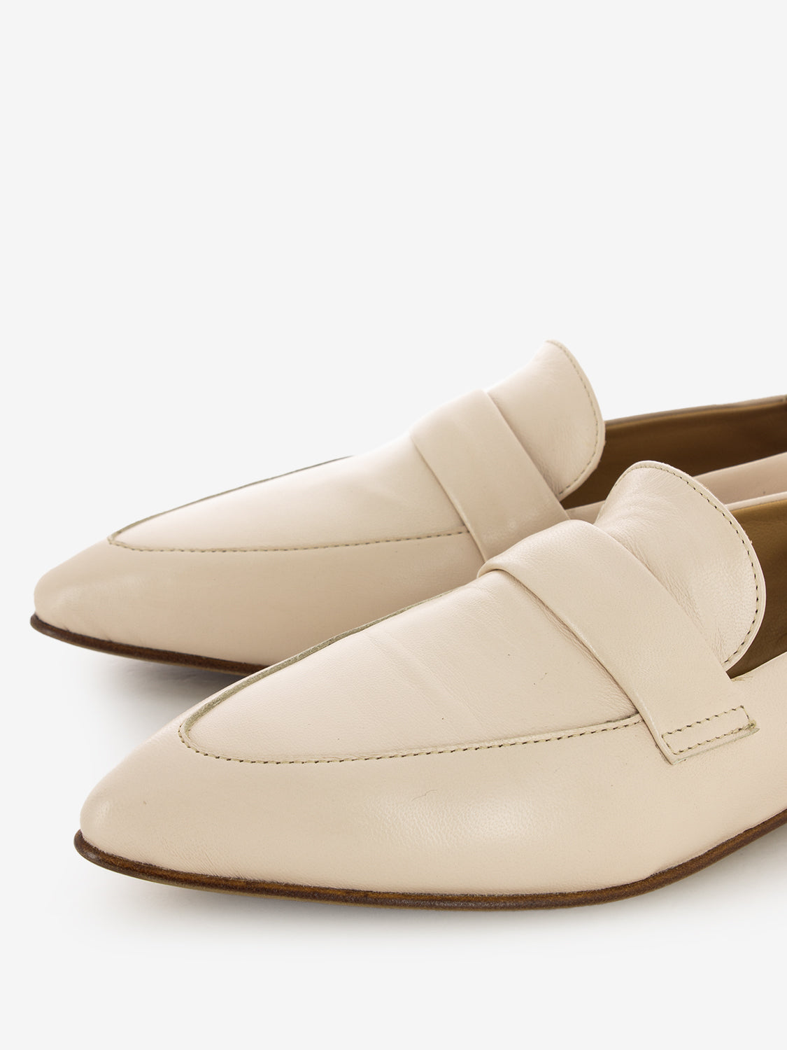 Mocassini a punta in pelle beige
