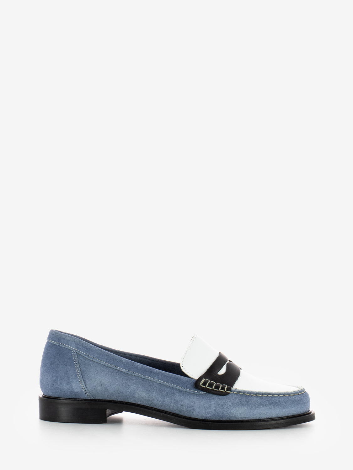 Two-tone moccasins light blue / white
