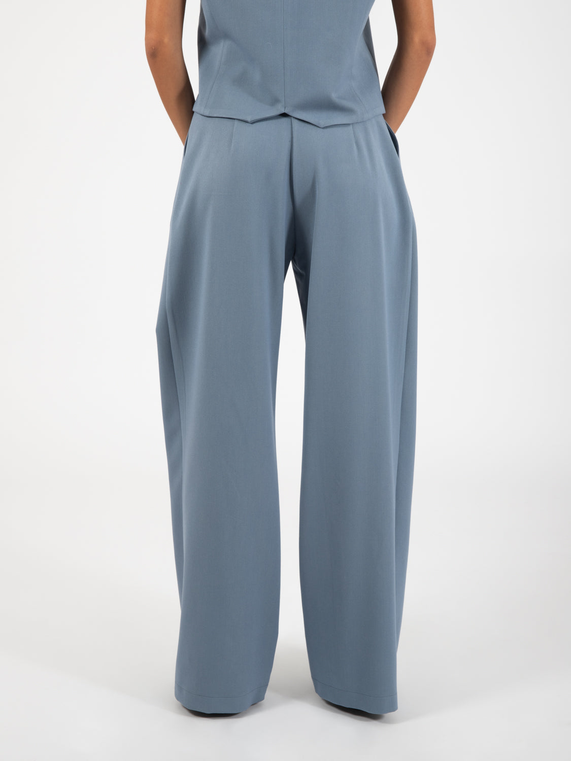 Pantalone a palazzo con doppia pence azzurro polvere