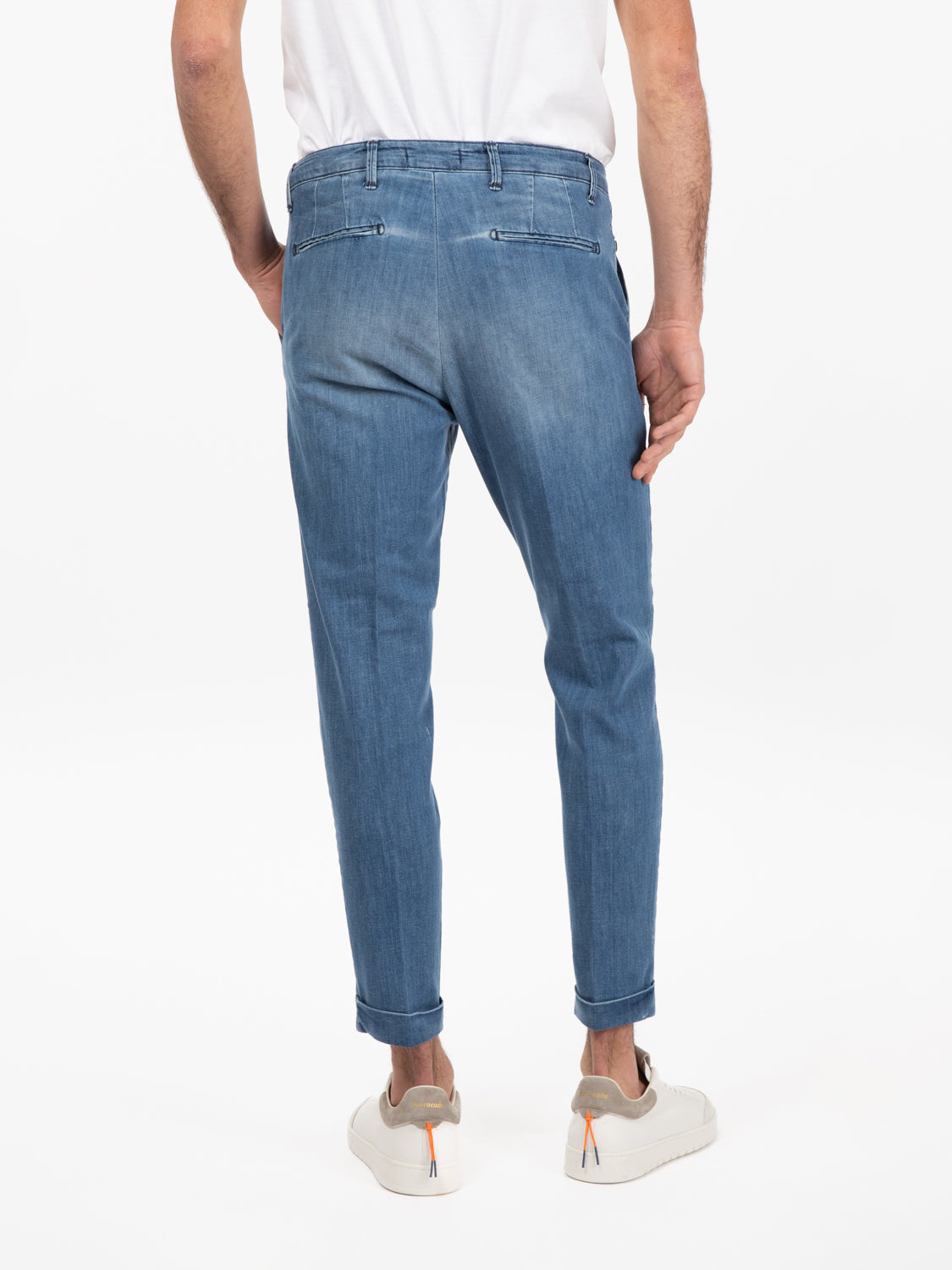 Pantalone chino con pinces denim chiaro