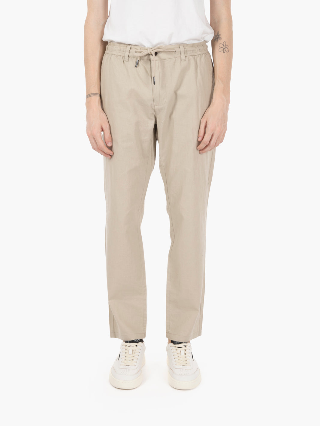 Pants with mastic drawstring