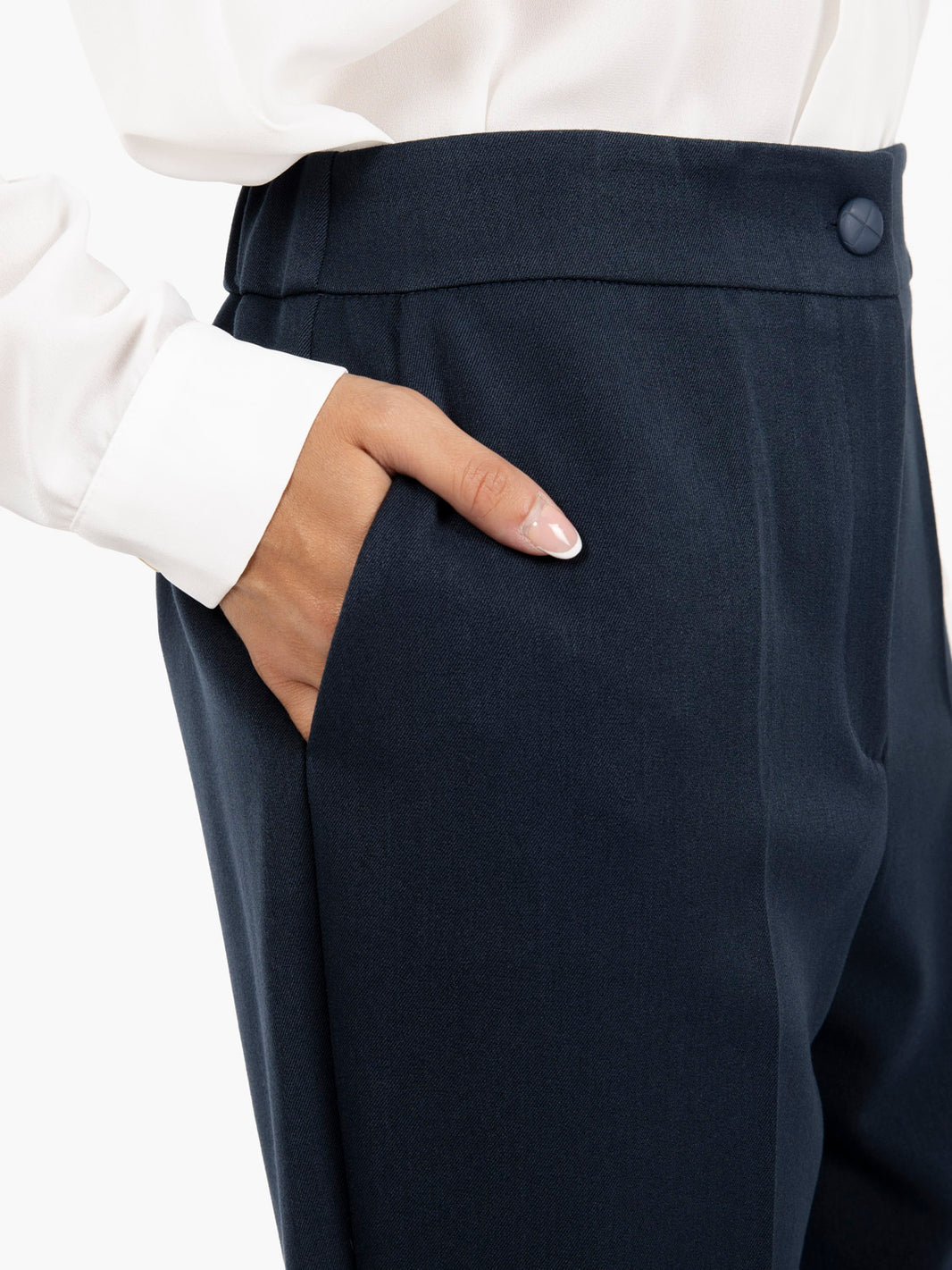 Capri pants with blue elastic