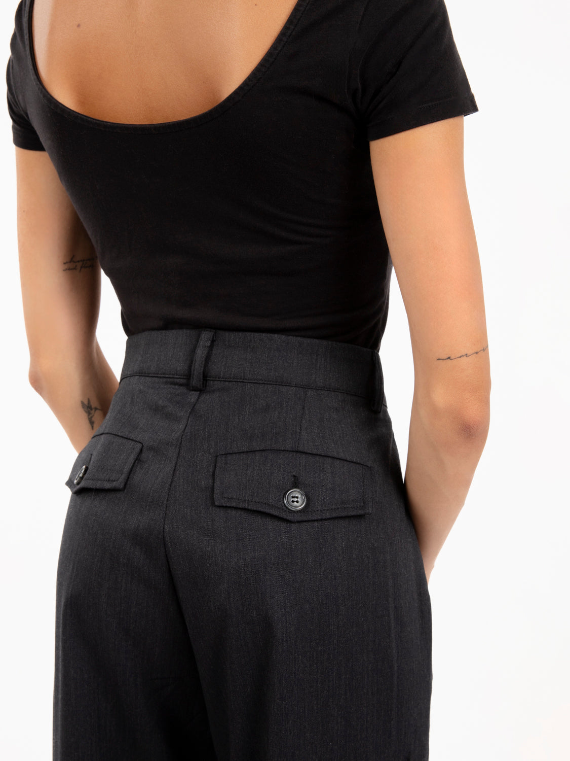 Pantaloni carrot fit grigio antracite