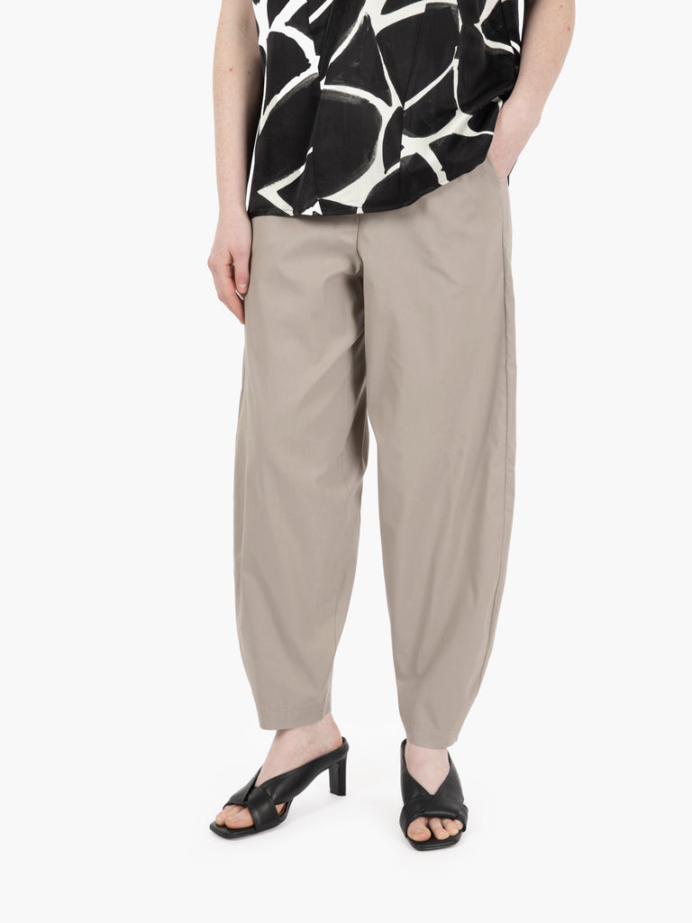 STIMM - Pantaloni carrot fit sand
