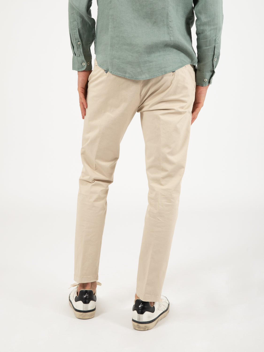Pantaloni chino in cotone burro