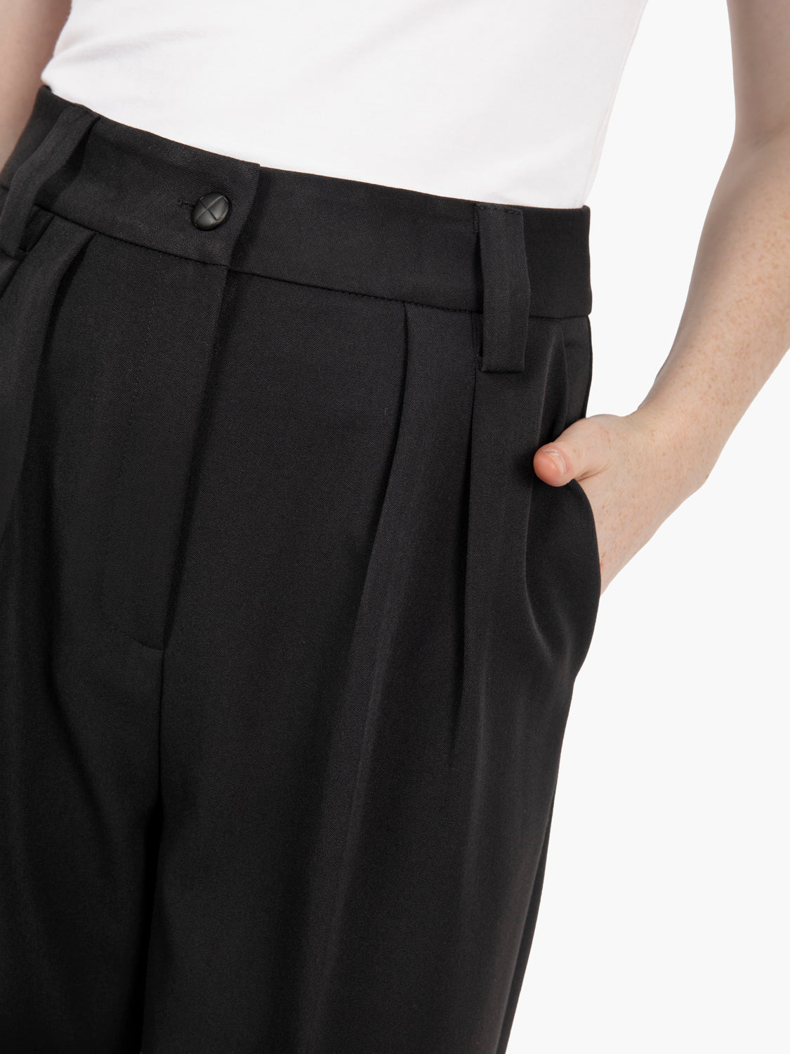 Black double pleated trousers