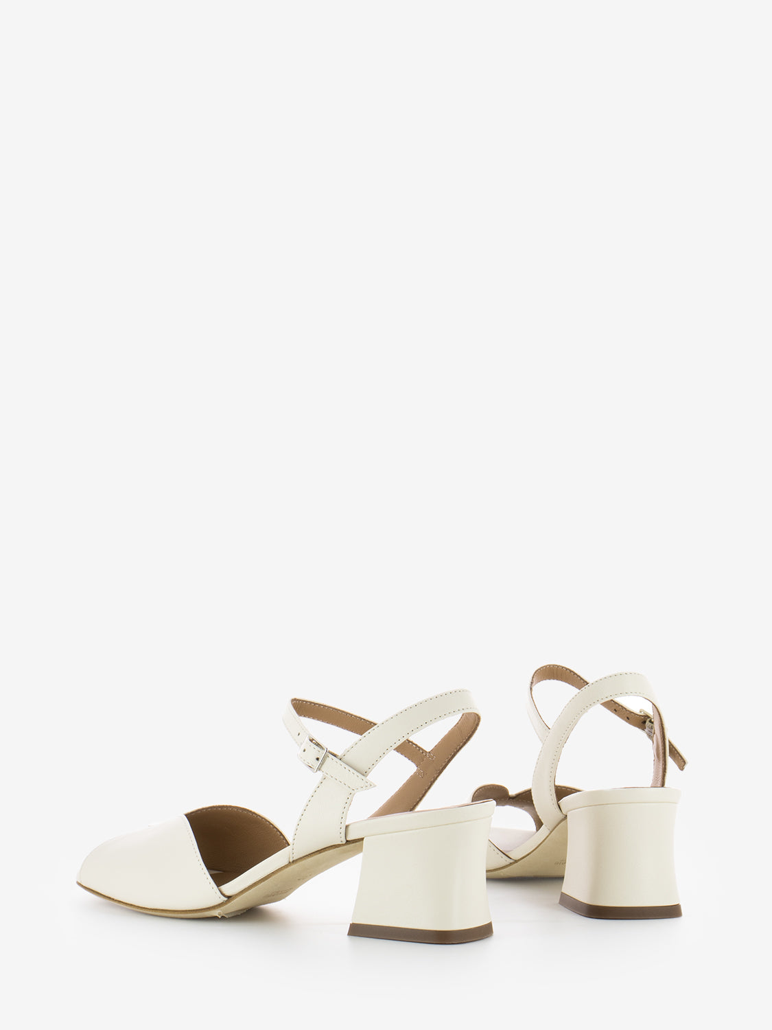 Aria softy milk sandals