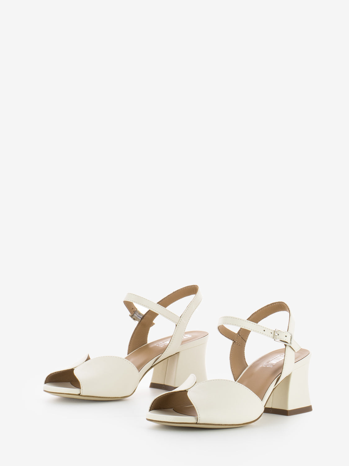 Aria softy milk sandals