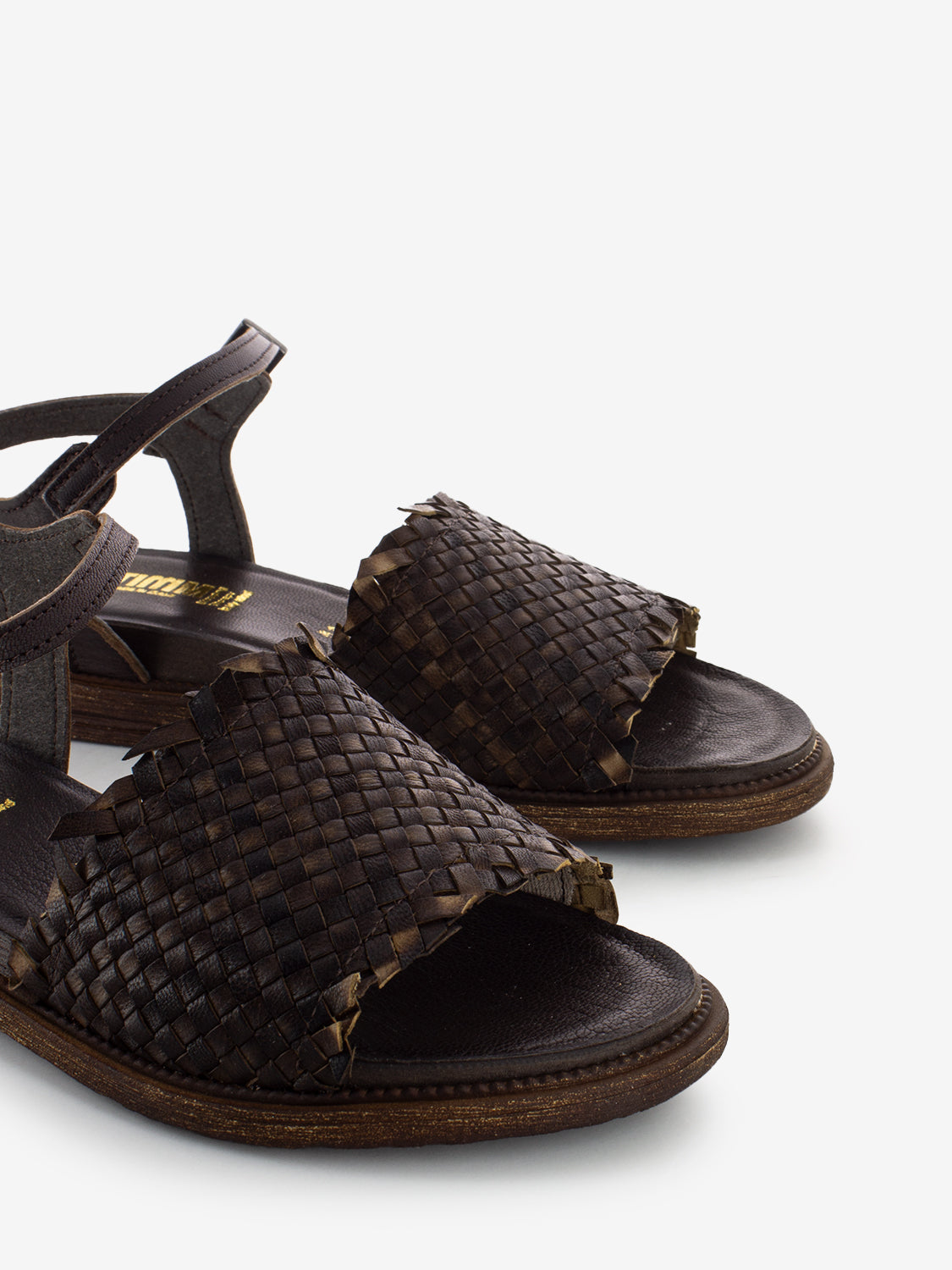 Sandals with braided band dark brown