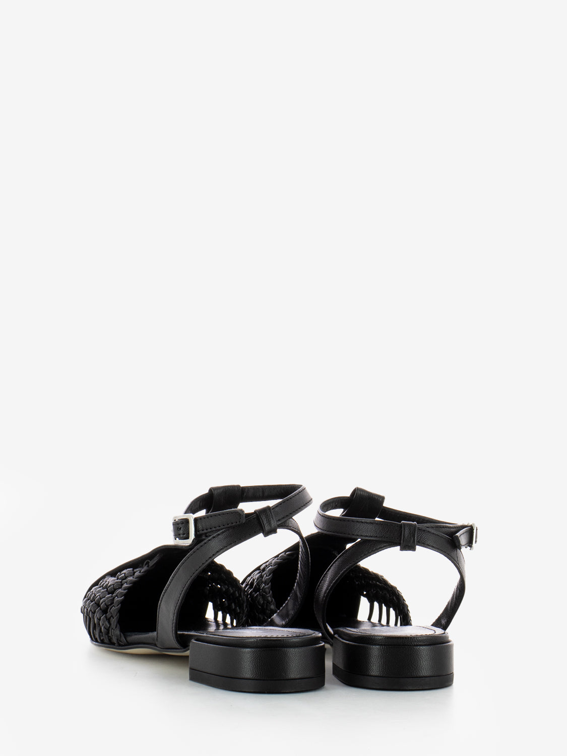Slingback a punta nera