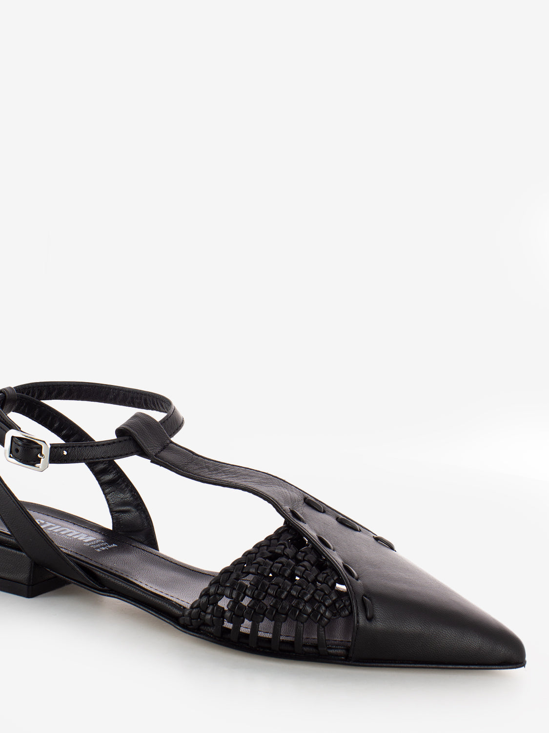 Slingback a punta nera