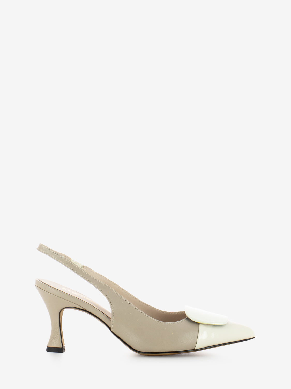 Slingback con accessorio fard / panna