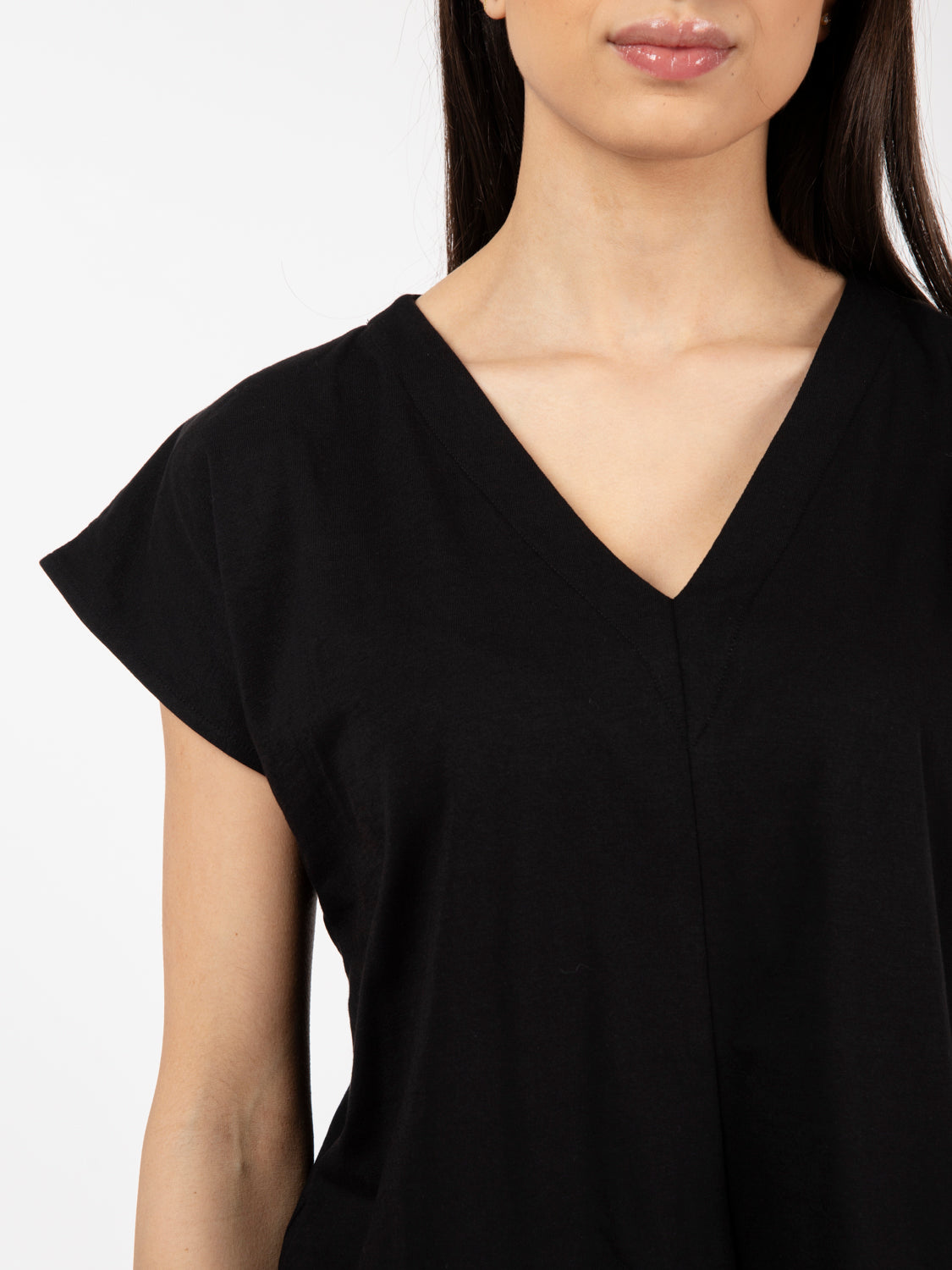 T-shirt con scollo a V nero