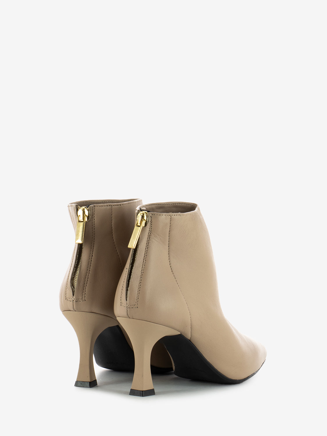 Tronchetti a punta in pelle beige