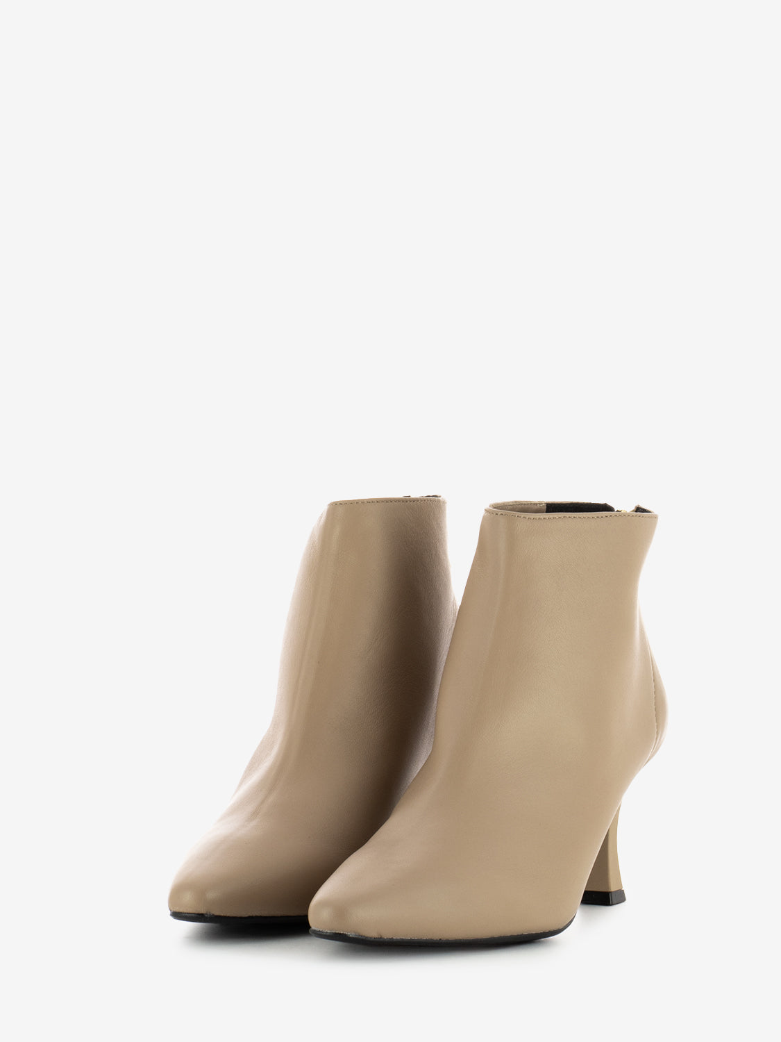 Tronchetti a punta in pelle beige