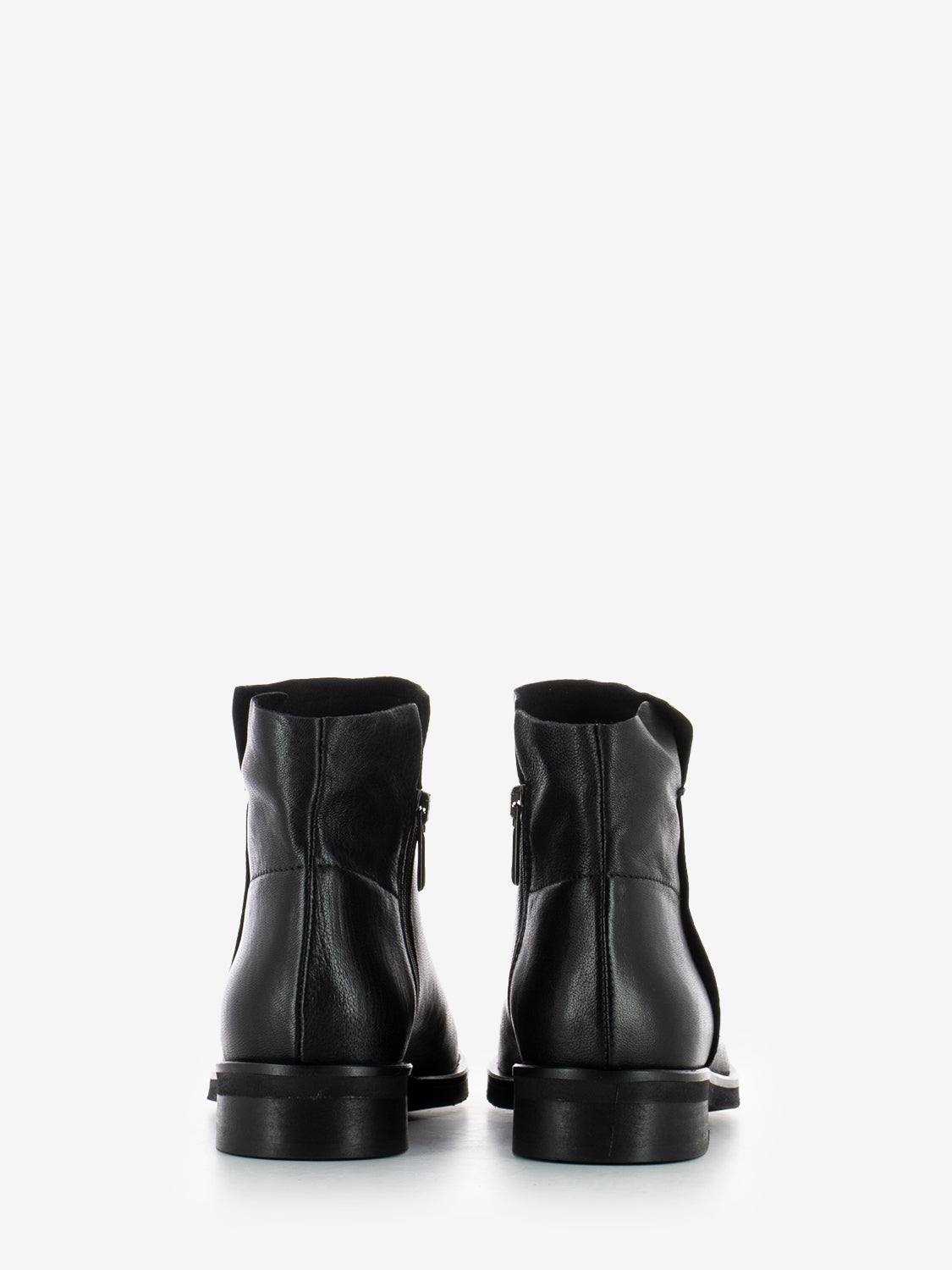 Tronchetto in pelle con zip nero