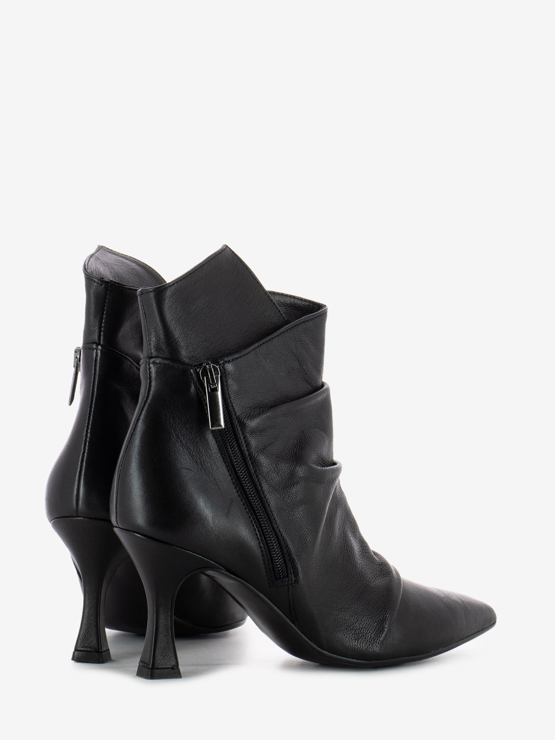 Tronchetto in pelle nera con zip