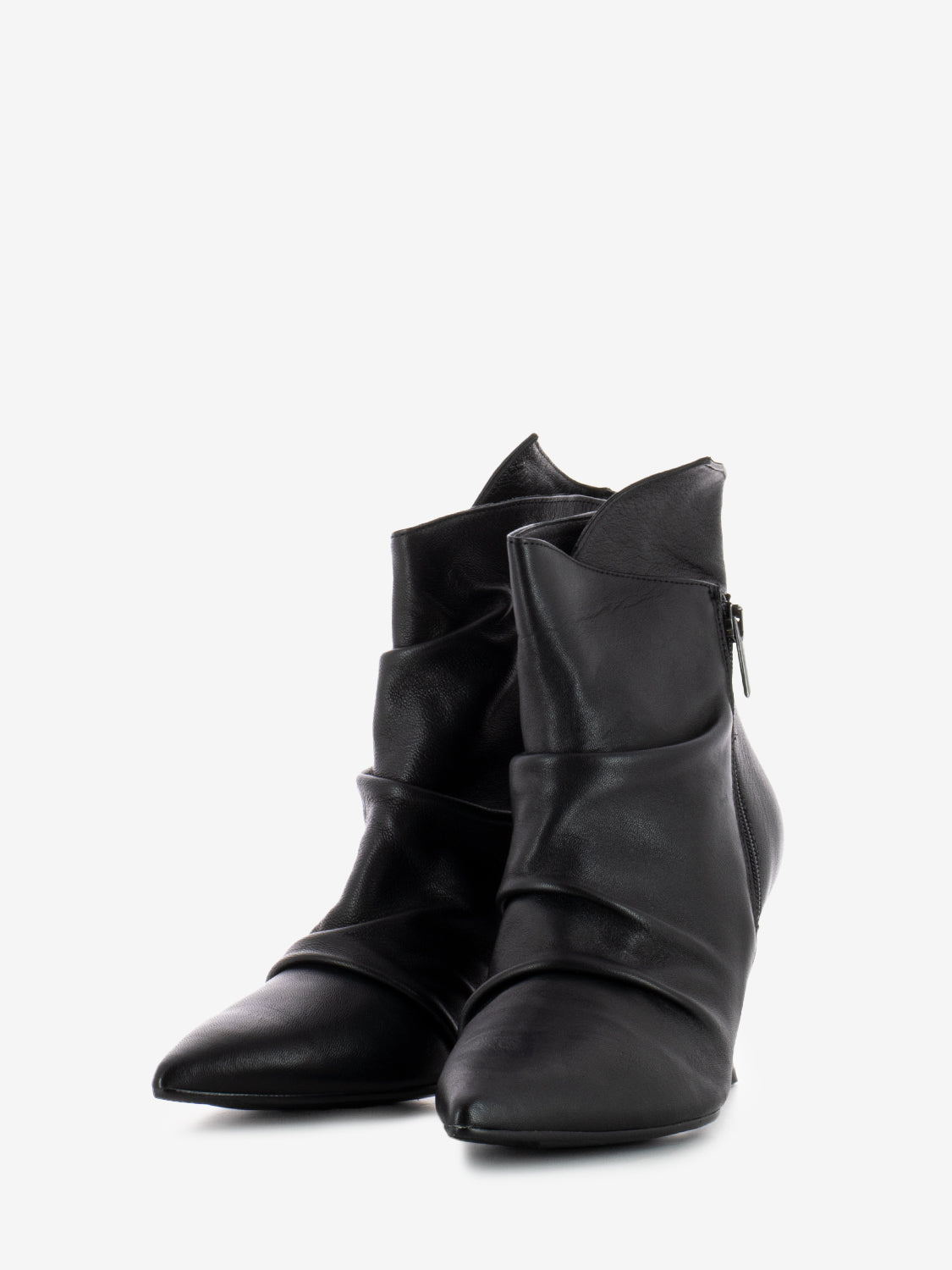 Tronchetto in pelle nera con zip