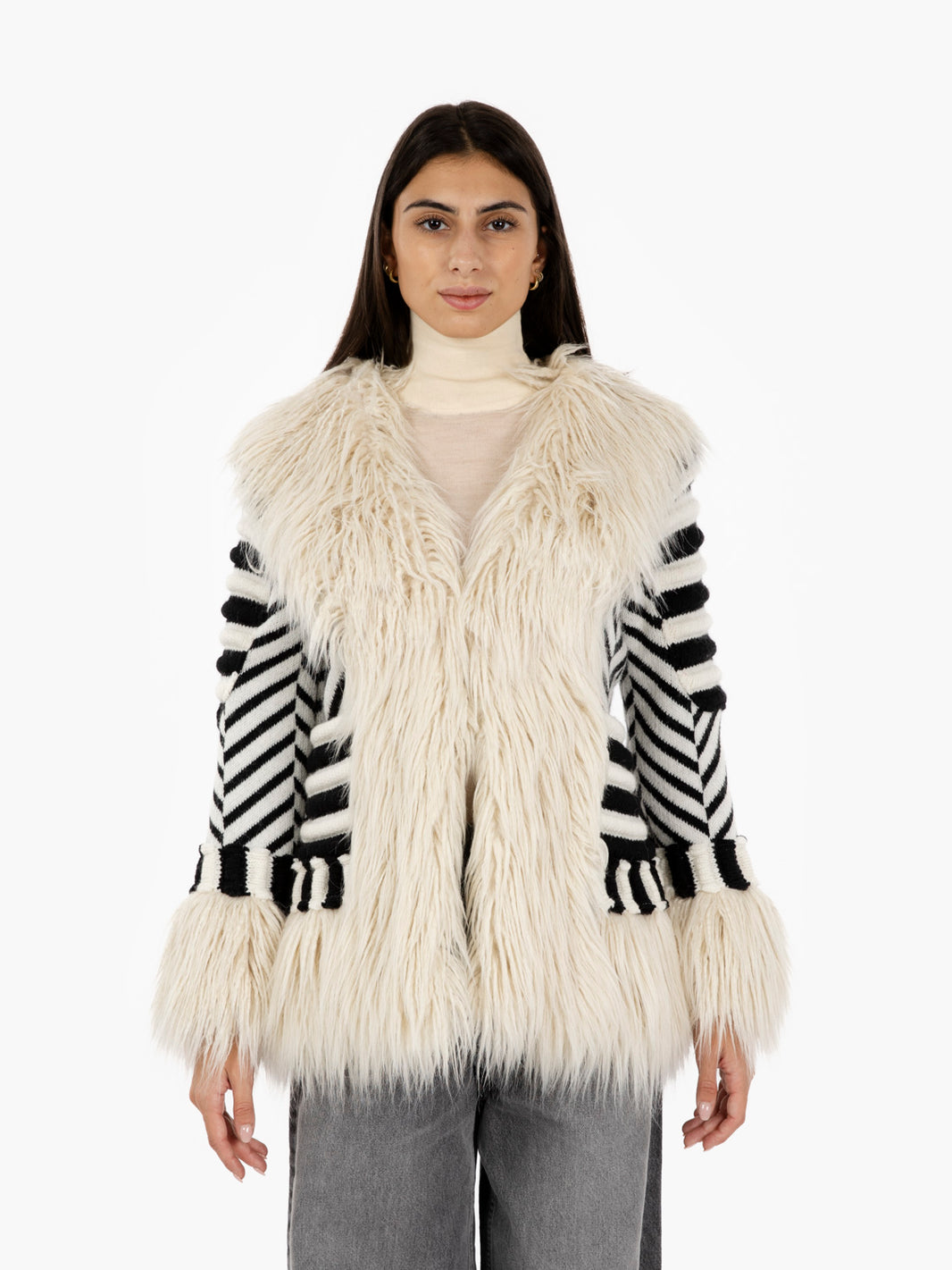 Elenore coat with white / black fur