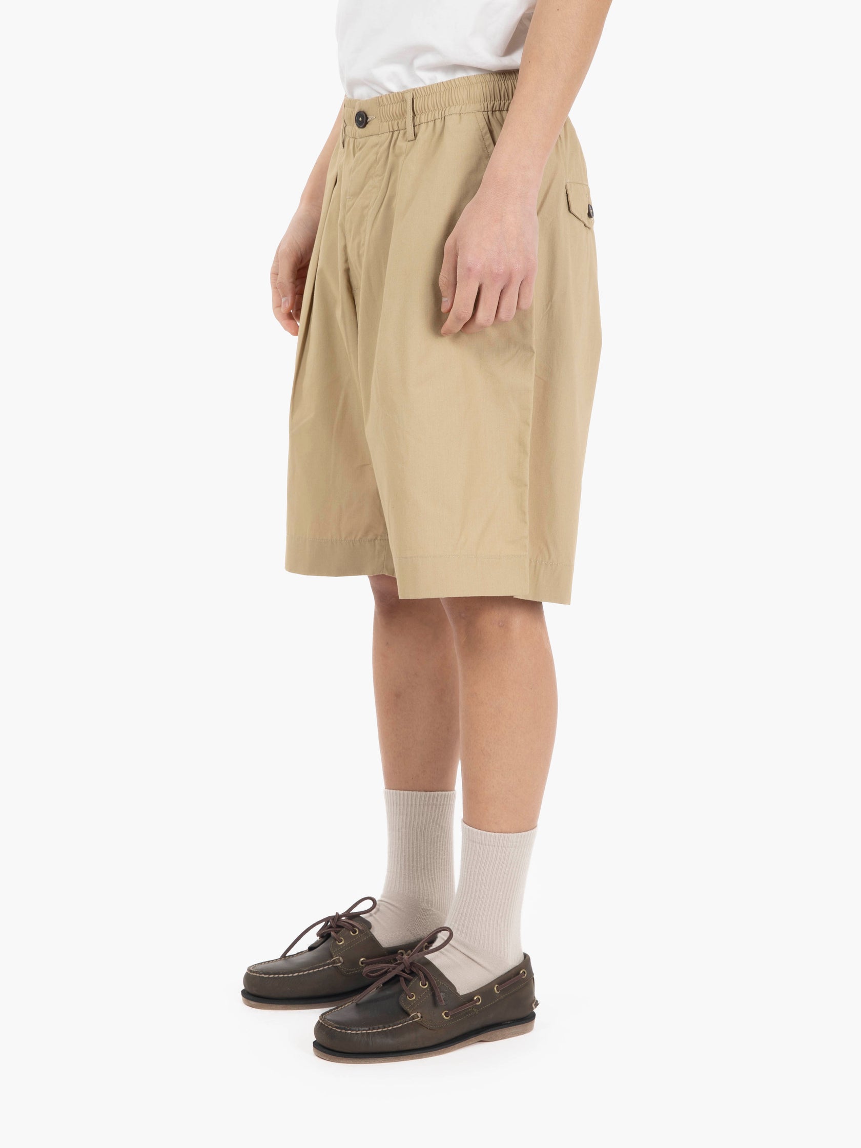 Pleated track short sand