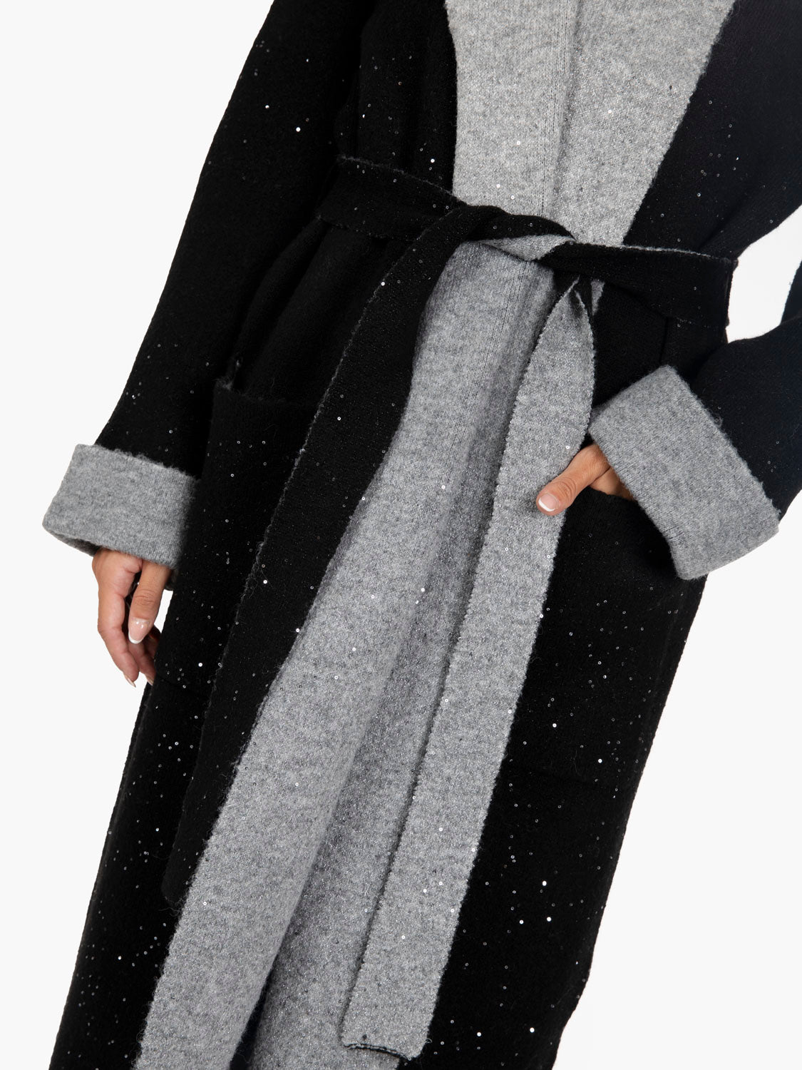 Cappotto in maglia con paillettes nero / grigio