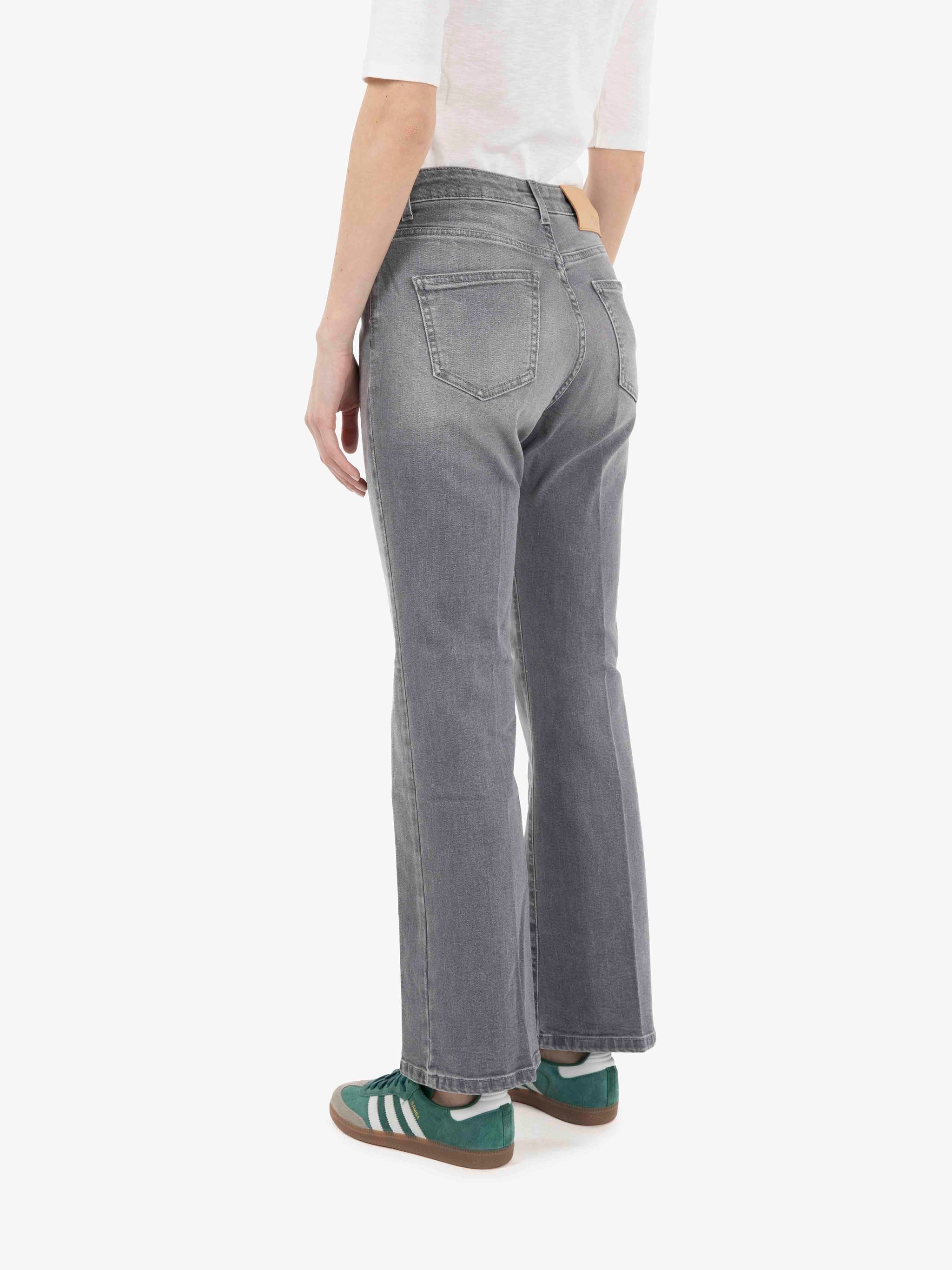 Giselle jeans with trumpet in grey denim