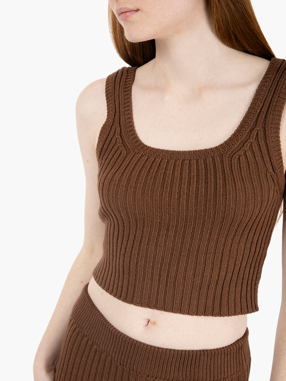 Top a coste in maglia tabacco