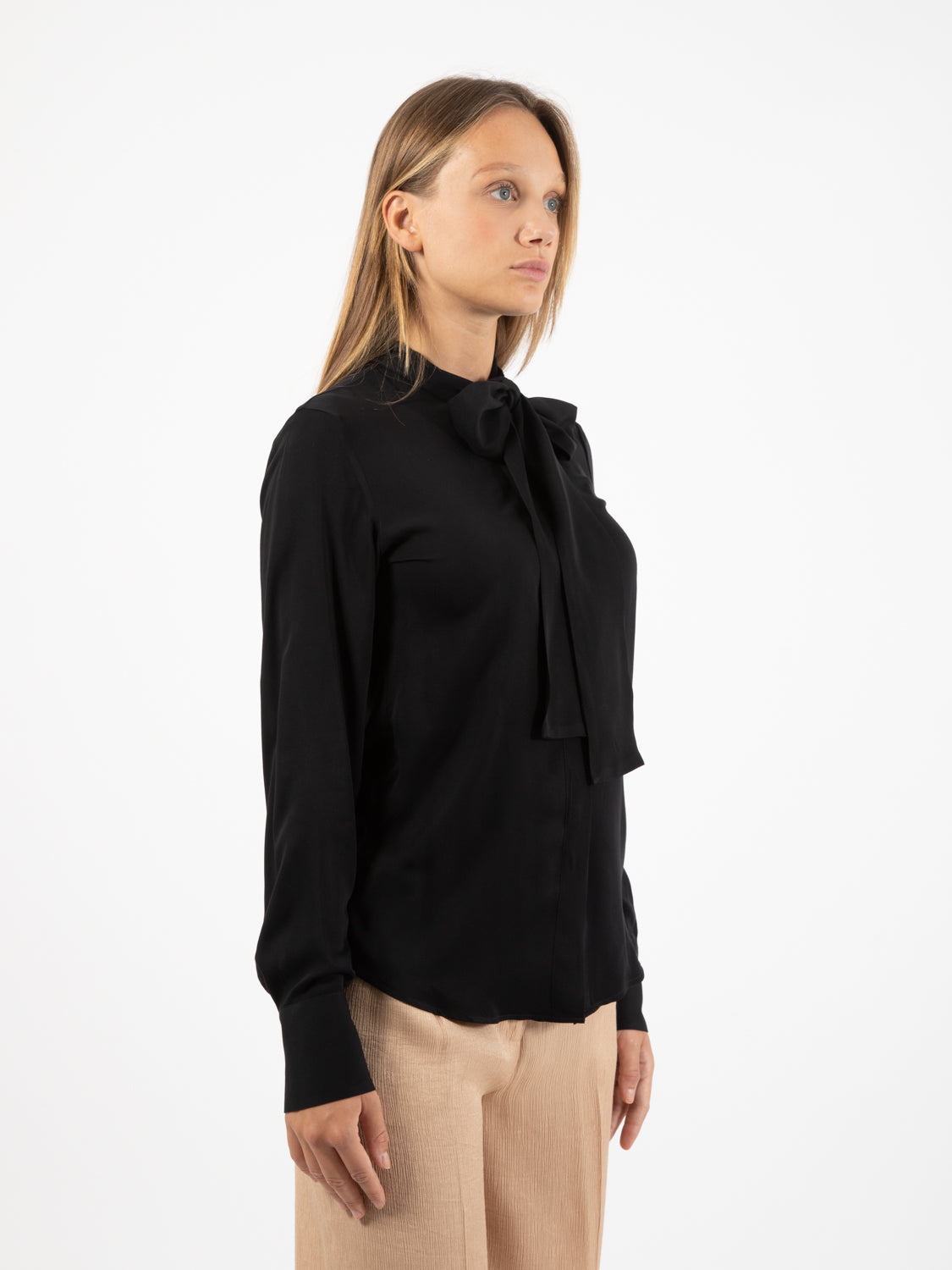 Camicia Pamela con fiocco nera