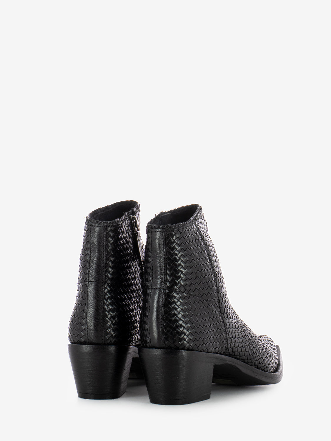 Black braided Mascara trunk